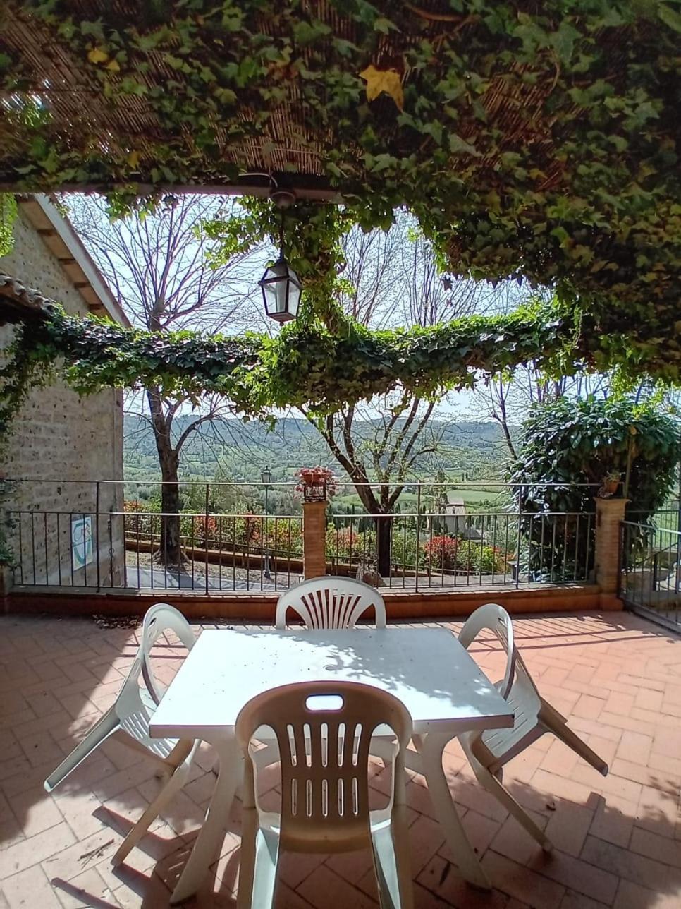 Casa Serafina Trilocale Con Arredi D'Arte E Parcheggio Privato Orvieto Eksteriør billede